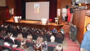 İngilizce Münazara Etkinliği’nin Finali Gerçekleştirildi