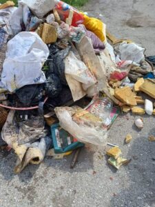 Evden 5 kamyon çöp çıktı.