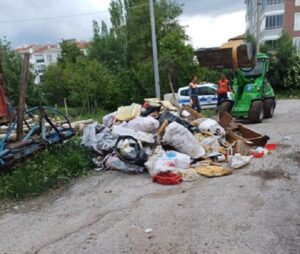 Evden 5 kamyon çöp çıktı.